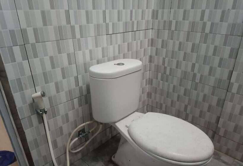 Номер Deluxe, Oyo 93408 Penginapan Annisya