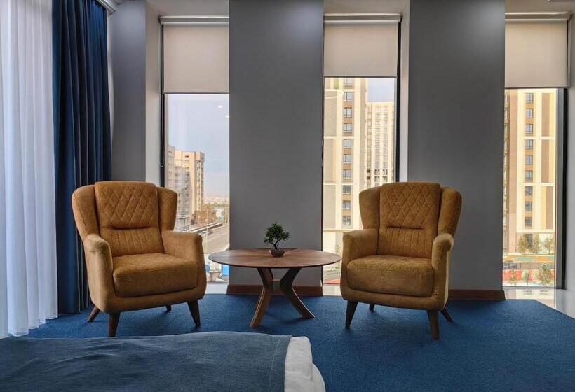 اتاق سوپریور با تخت بزرگ, Shymkent Park