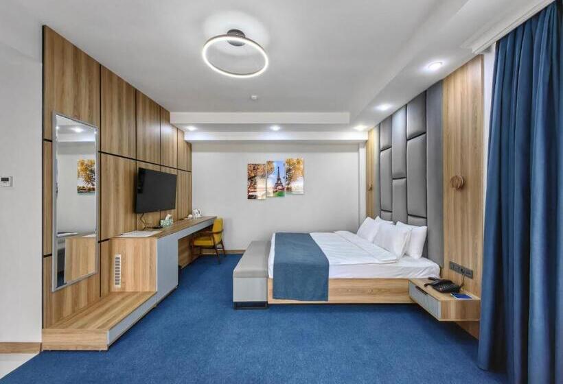 اتاق سوپریور با تخت بزرگ, Shymkent Park