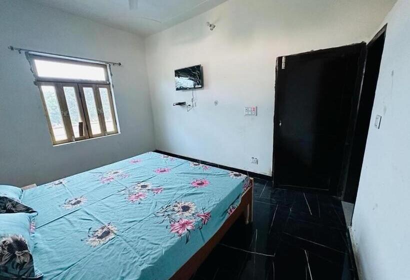 トリプルクラシックルーム, Oyo Annapurna Hotel Restaurant