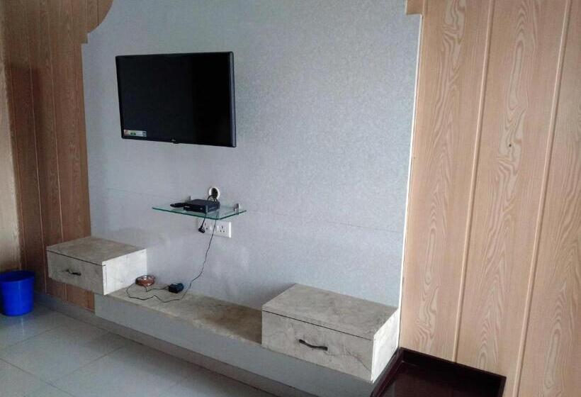 חדר קלאסי לשלושה, Oyo Flagship Hotel Pushpanjali