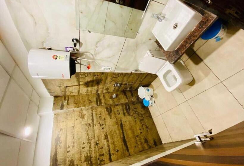 Classic Kolmen Hengen Huone, Oyo Hotel Better Choice