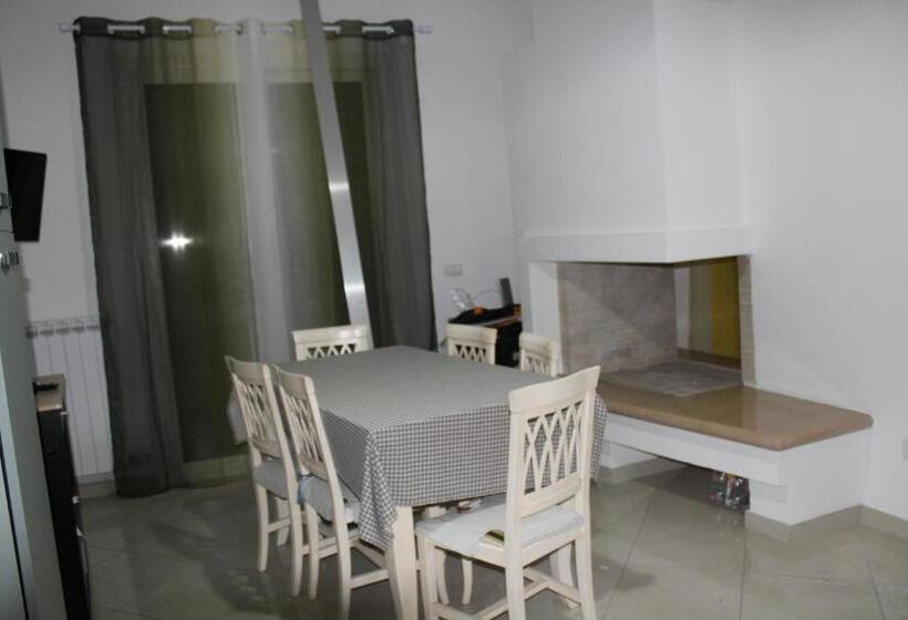 غرفة قياسية ثلاثية مزودة بشرفة, Affittacamere Monte Olimpo