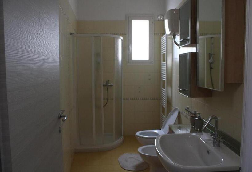 غرفة قياسية ثلاثية مزودة بشرفة, Affittacamere Monte Olimpo