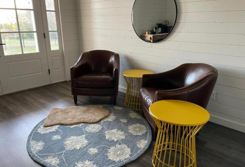 غرفة ديلوكس, Cardinal Room