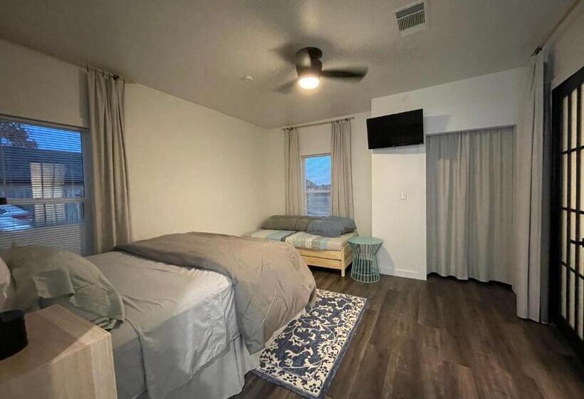 غرفة ديلوكس, Cardinal Room