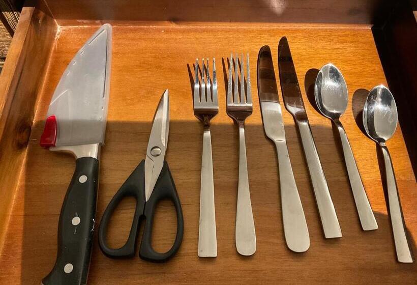 غرفة ديلوكس, Cardinal Room