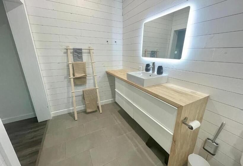 غرفة ديلوكس, Cardinal Room