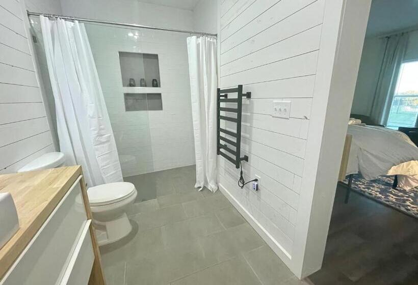 غرفة ديلوكس, Cardinal Room