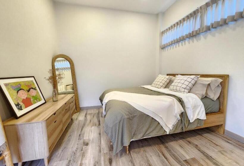 Номер Стандарт, Self House