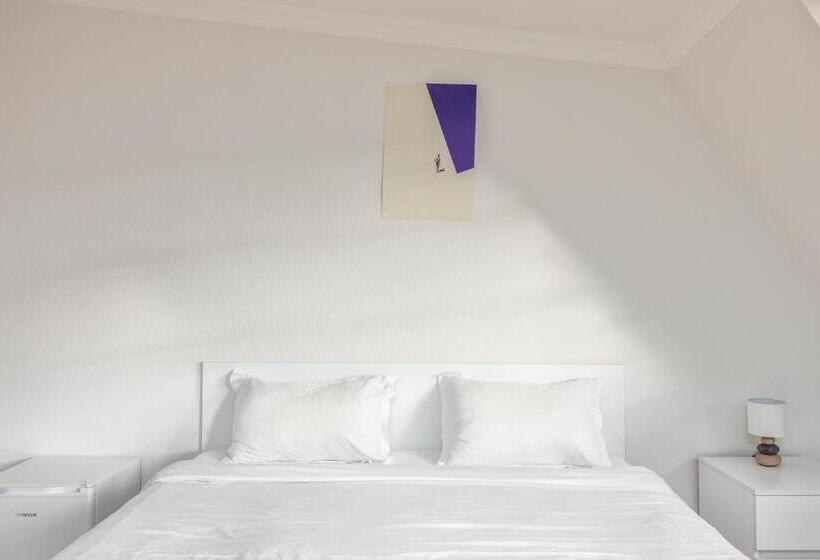 اتاق استاندارد سه نفره, Sunny Hotel Tbilisi