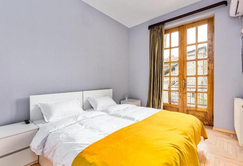 اتاق لوکس با بالکن, Sunny Hotel Tbilisi