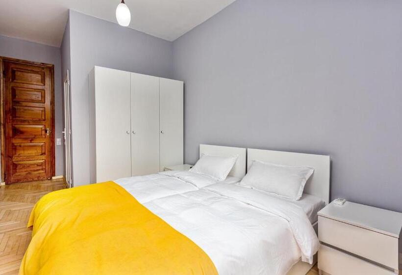 اتاق لوکس با بالکن, Sunny Hotel Tbilisi