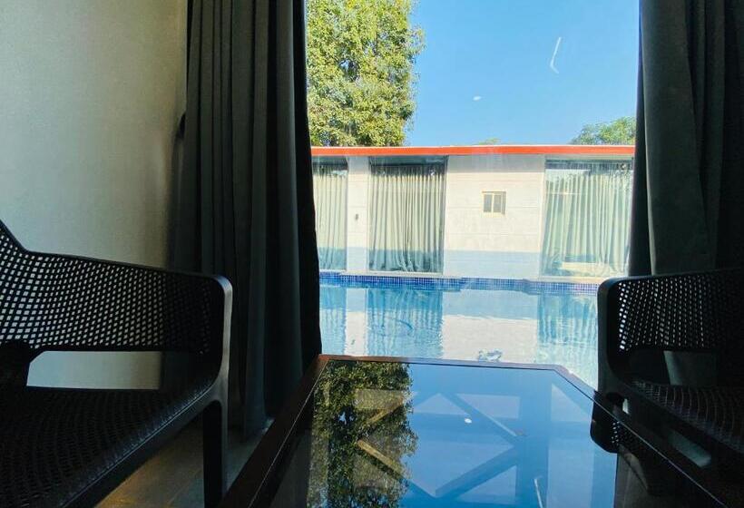 プールビュースタンダードルーム, The Green Jungle Resort