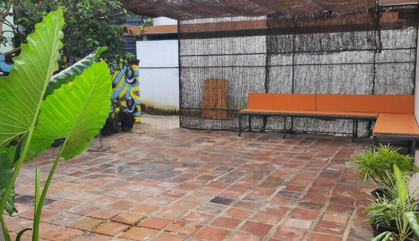 ルームシェアのワンベッド, A Loft