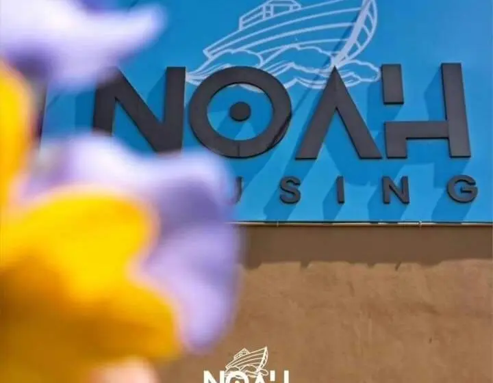 Standard-huone, Noah Housing
