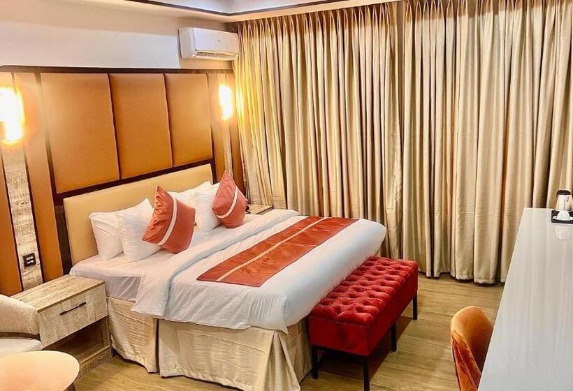 اتاق استاندارد با تخت بزرگ, Bayview Resorts And Hotels Lekki