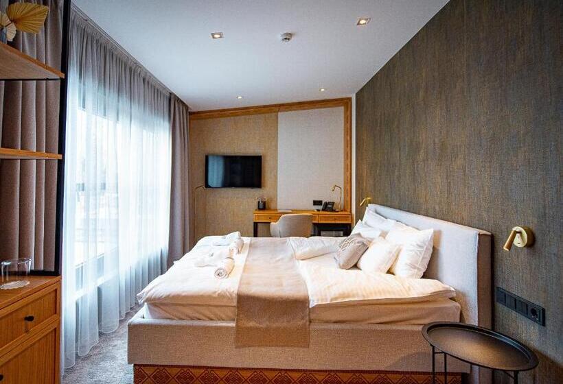 חדר סטנדרט נוף לבריכה, Bordűr Wellness Hotel Superior és Szőnyegmúzeum