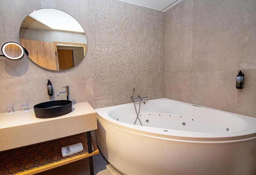 Полулюкс, Bordűr Wellness Hotel Superior és Szőnyegmúzeum