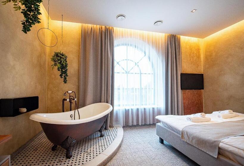 סוויטת ג'וניור עם מרפסת, Bordűr Wellness Hotel Superior és Szőnyegmúzeum