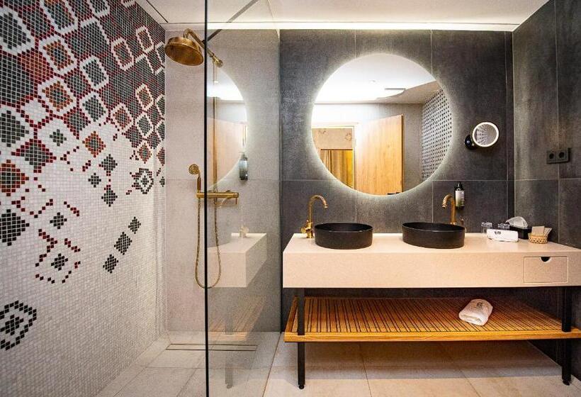 סוויטת ג'וניור עם מרפסת, Bordűr Wellness Hotel Superior és Szőnyegmúzeum