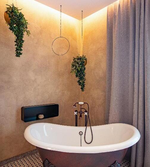 סוויטת ג'וניור נוף לגינה, Bordűr Wellness Hotel Superior és Szőnyegmúzeum