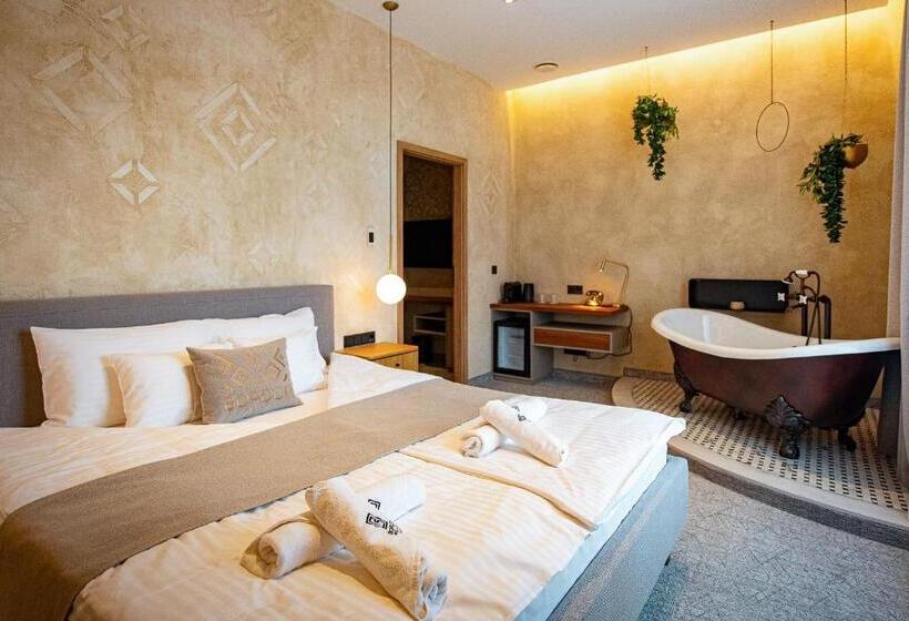 Полулюкс Вид на Сад, Bordűr Wellness Hotel Superior és Szőnyegmúzeum