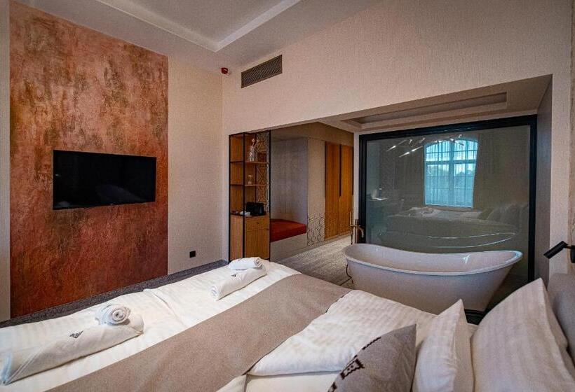 סוויטה עם נוף לנהר, Bordűr Wellness Hotel Superior és Szőnyegmúzeum