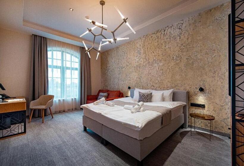 סוויטת ג'וניור עם מרפסת, Bordűr Wellness Hotel Superior és Szőnyegmúzeum