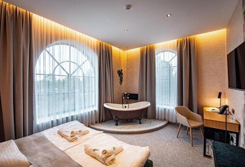 סוויטת ג'וניור נוף לגינה, Bordűr Wellness Hotel Superior és Szőnyegmúzeum