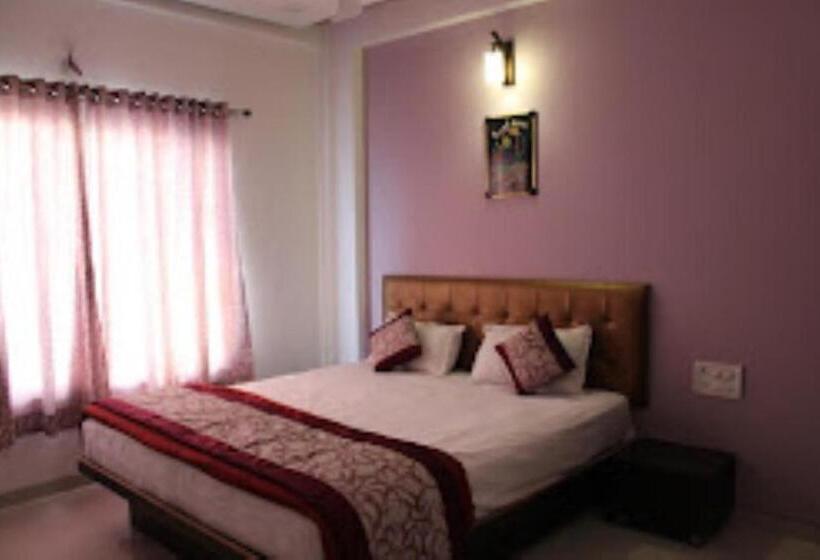 חדר דלוקס, Girija,junnar