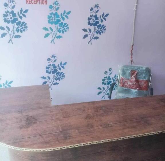 三人经典房间, Oyo The Village