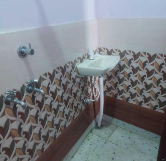 三人经典房间, Oyo The Village