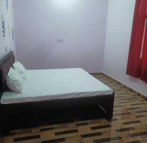 三人经典房间, Oyo The Village