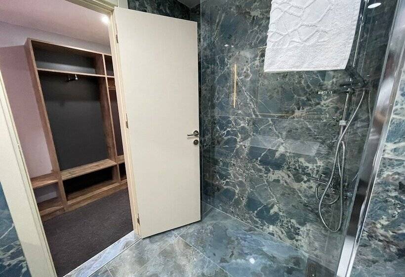 Номер Deluxe, Yeni Sevcan