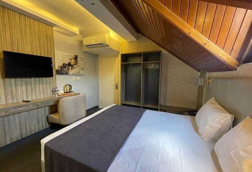 اتاق لوکس, Yeni Sevcan