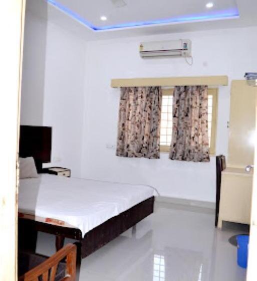 디럭스 룸, Kadambari Hotel And Restaurant Patehra