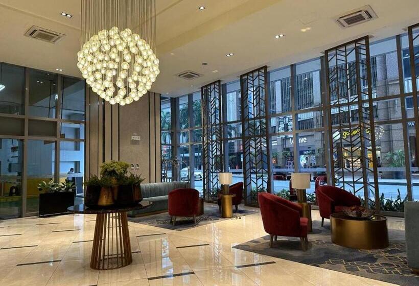 استودیوی لوکس, Queen Bed, Sauna, Gym & Captivating Views