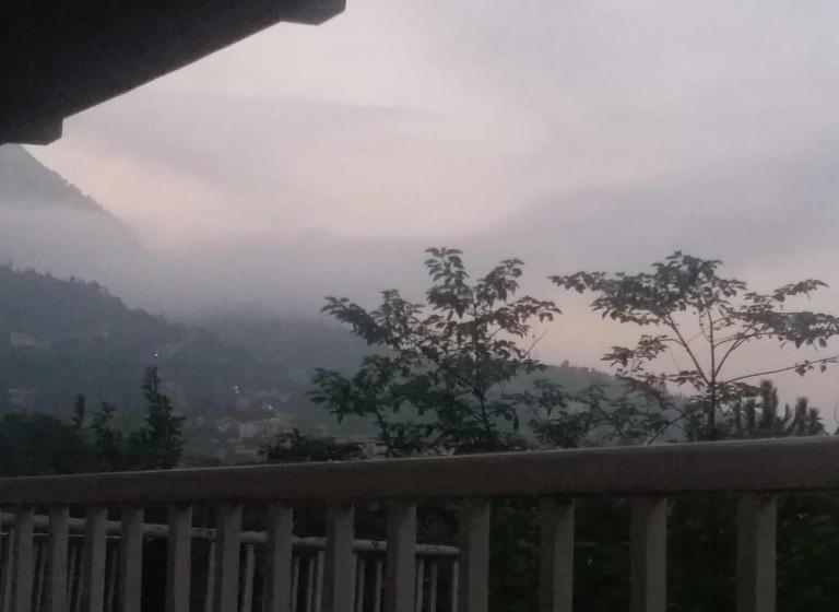 اتاق لوکس با بالکن, Outdoor Adventures Resort