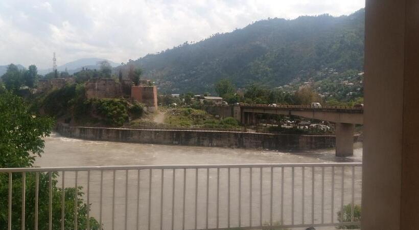 سوییت خانوادگی, Outdoor Adventures Resort