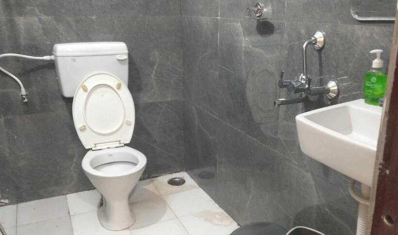 غرفة كلاسيكية ثلاثية, Oyo Flagship Hotel Ananta