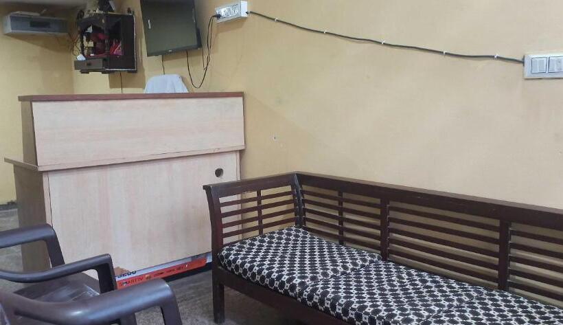 חדר קלאסי לשלושה, River Park