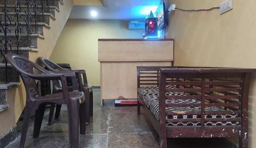 חדר קלאסי לשלושה, River Park