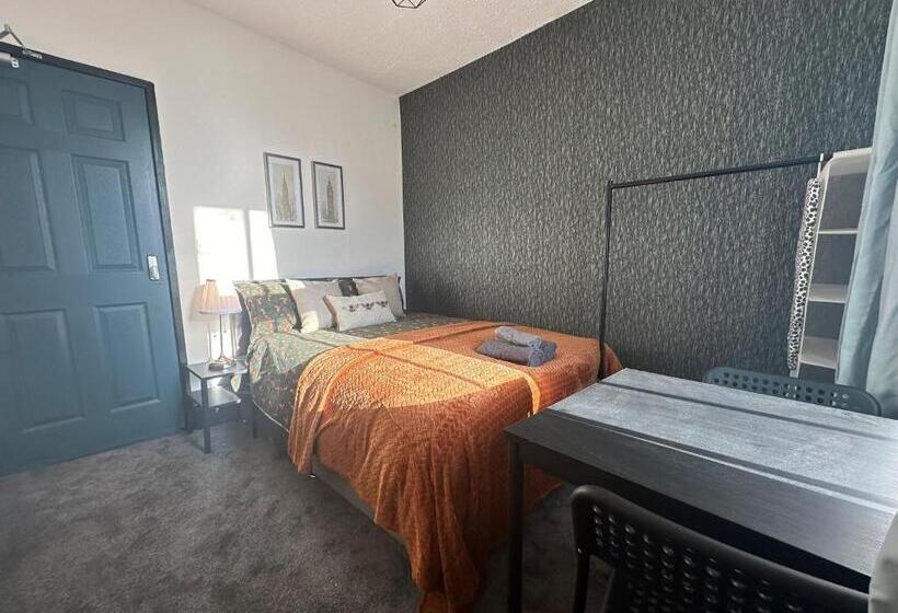 Номер Стандарт, 10 Minutes To Central London Vaux