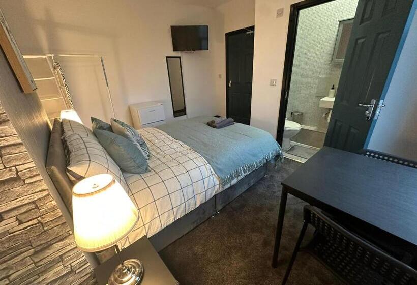 Номер Стандарт, 10 Minutes To Central London Vaux