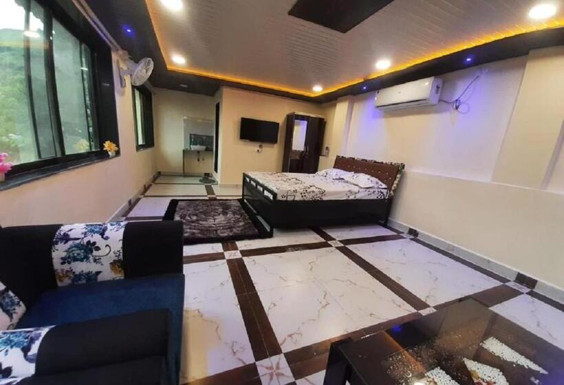 חדר דלוקס, Elegance Feat Lonavala