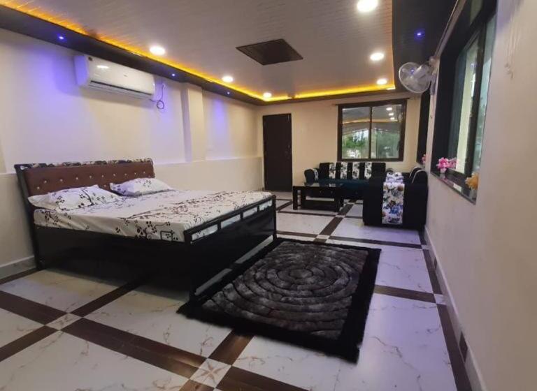 חדר דלוקס, Elegance Feat Lonavala