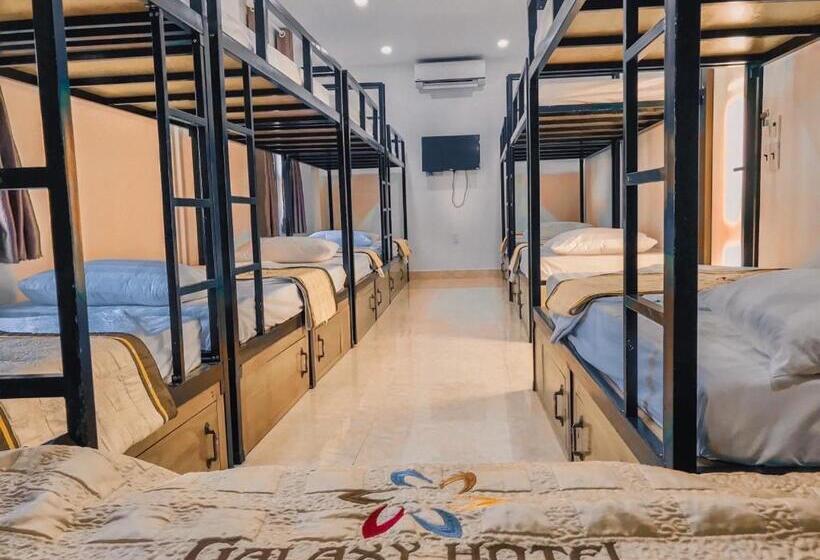 تختخواب در اتاق مشترک, Galaxy Home   Hotel Sky View