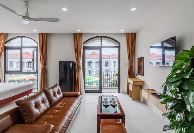 اتاق خانوادگی, 222 Rosé