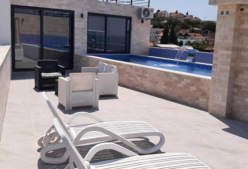 سوییت با استخر, Bosfor